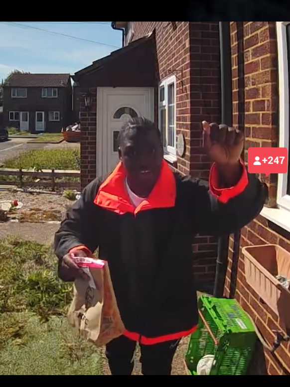 Delivery Driver Eats My Order Right Outside My House #delivery #driver #doordash #funnydoorbellvideo #viral 
