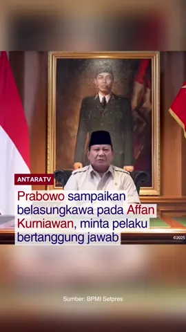 Presiden Prabowo menyampaikan rasa bela sungkawa pada Affan Kurniawan, pengendara ojek online yang menjadi korban tewas akibat dilindas oleh kendaraan taktis Brimob. Pada Jumat (29/8), Prabowo mengatakan akan menjamin kehidupan keluarga dan kerabat korban serta meminta pihak terkait mengusut tuntas dan transparan atas insiden tersebut. #affankurniawan #prabowo #prabowosubianto #rantis #brimob #polisi #antaratv #ojol #demo