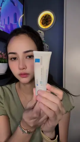 Moisturizer terluv #laroche #larochecicaplast #larochecicalastbaumeb5 #fyp #fyppppppppppppppppppppppp 