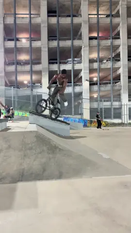 Great night bmx session if you like BMX go follow my dude @Caseycased 🤟🏻 #fyp #paratii #xyzbca #fypシ゚viral #videoviral 