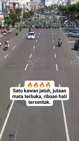 Satu kawan jatuh, jutaan mata terbuka, ribuan hati tersentak #ojol#fly #viralkan #indonesia🇮🇩 #brimobjahat