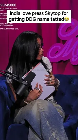 India love pressing skytop to the max Deshae in the back messy asf😭#indialove #ddg #deshaefrost 
