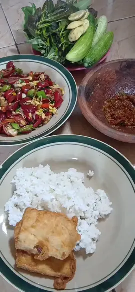 mari makan semuanya,,, #fyppppp 