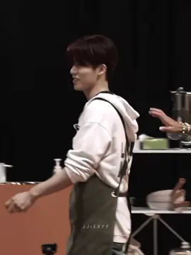 udah cocok banget jadi suamiku ini🤭 #jeongwoo #jeongwootreasure #treasure 