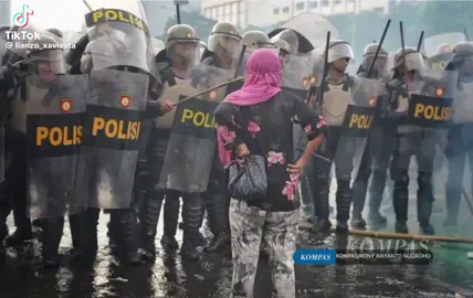 Emak emak lopee sekebonn🫶🏻🫶🏻🥹#demo #emakemakviral 
