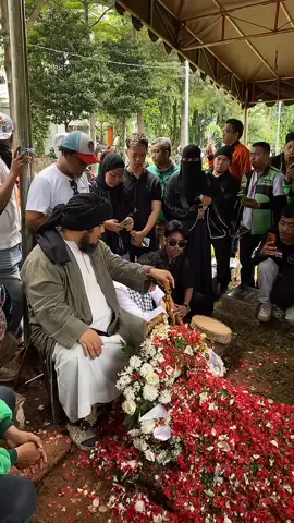 #tiktoklive #livehighlights  Willy salim dan ustad firanda jiarah makam affan Kurniawan , driver ojol yang kelindas mobil brimob