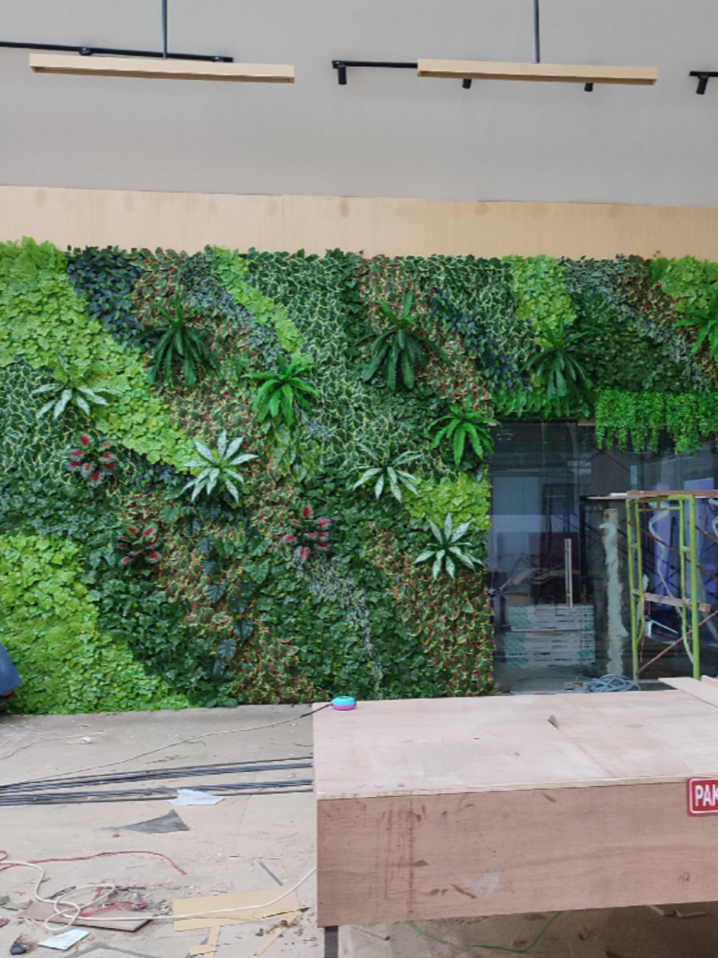 Kali ini kami bikin vertical garden artificial atau taman vertikal sintetis di Bandung, walaupun jaraknya jauh tetap kami kerjakan ☺☺ yuk,, buat Bpk/Ibu yang mau bikin taman untuk rumah, cafe, kantor, restoran, apartemen, dan tempat lainnya bisa langsung hubungi kami. Harga terjangkau, bergaransi, gratis konsultasi dan juga gratis survei lokasi.  Kami siap mengerjakan pembuatan taman di tempat Bpk/Ibu berada..  #greenwall #tamanvertikal #verticalgarden #tukangtaman #jasatukangtaman 