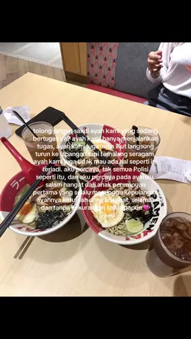 aku juga berduka melihat kejadian yang terjadi beberapa waktu lalu, memang rasanya miris hidung di negeri konoha ini. tapi tolong jangan sakiti ayah kami yang sedang bertugas ya? di rumah ada keluarganya yang menunggu ia pulang dengan selamat. #polisi #demo #bubarkandpr #dpr #fyp 