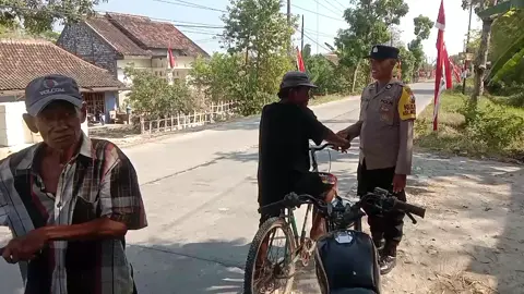 Ps Polisi Rw desa mojodeso sambang kepada warga berikan himbauan kamtibmas..