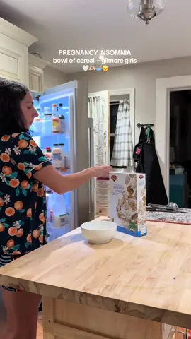 Hi it’s me and my pregnancy insomnia 😵‍💫 #pregnant #pregnancy #pregnancyjourney #pregnancyinsomnia #cereal 