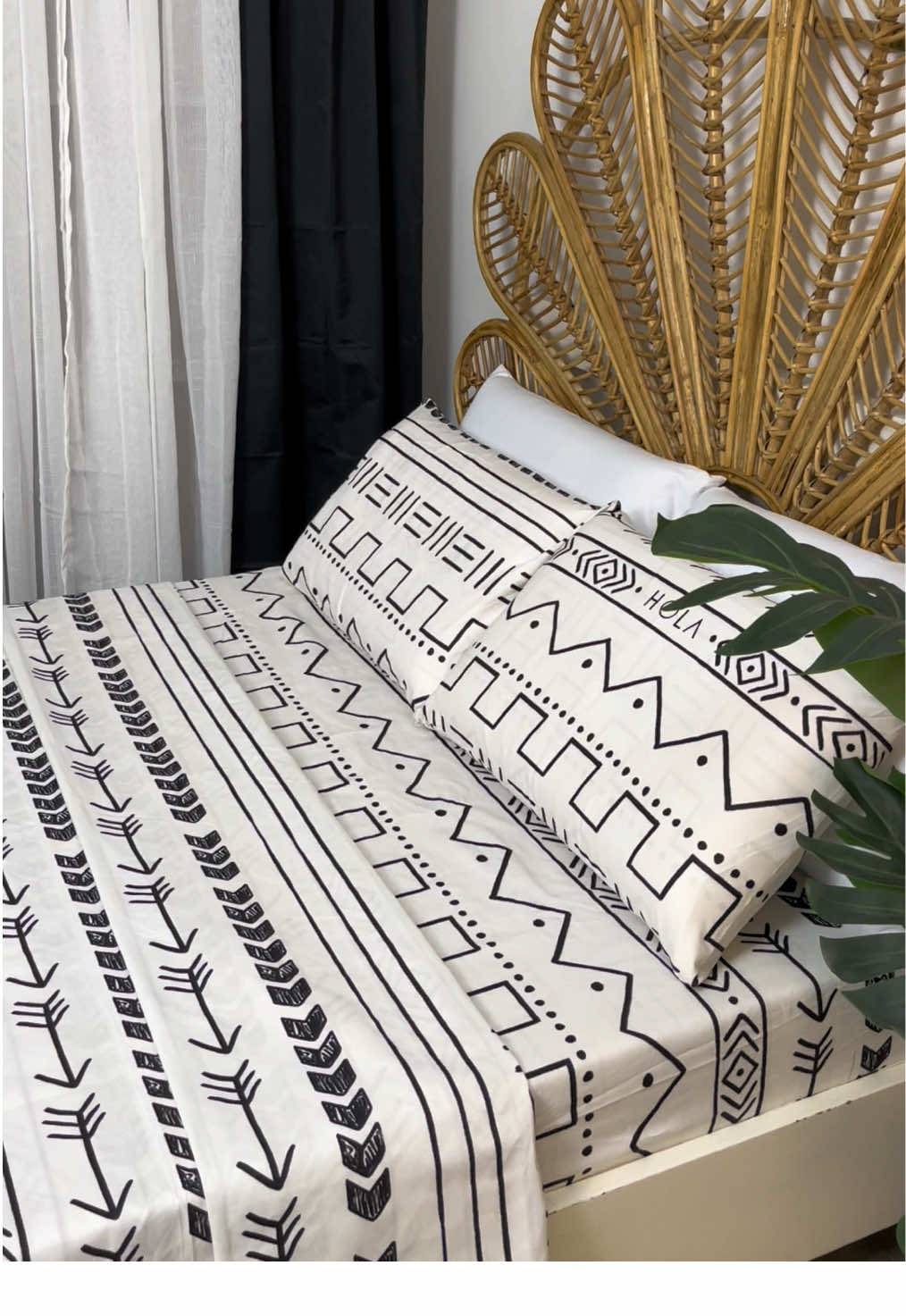 Kapag white, lagi kang right. Classic. Malinis. Walang kupas. White bedding na swak sa kahit anong room vibe 🤍 #Holabeddings #bedding #room 