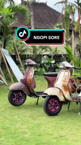 Kegiatan laki laki yang gak diajak beli telor gulung • • • • Sore sore di belakang rumah sambil liatin Vespa juga udah seneng  • • #vespahexpower  #brakingaddict #PLUS62