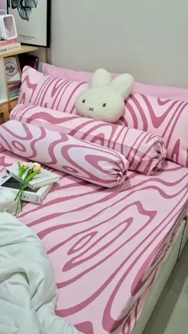 ✨ Retro Meets Pastel ✨ Upgrade your room with our Groovy Swirl 3in1 Bedsheet Set 💫 ✔️ Thick, Non-Fade Canadian Cotton ✔️ Fully Garterized + Non-Slip Garter ✔️ Perfect fit for Single, Double, Queen foam 🛒 Add to cart now for that cozy & stylish vibe! #GroovySwirlBedsheet #BedsheetPH #HomeMakeover #CanadianCotton #pastelbedroom   
