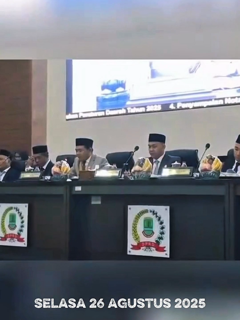 FBPK secara resmi mendesak DPRD Karawang untuk menegakkan Perda 60:40. Aturan ini bukan sekadar formalitas, melainkan hak warga Karawang untuk memperoleh kesempatan kerja di tanah kelahirannya. #FBPKDesakDPRD #TegakkanPerda6040 #HakWargaKarawang #KesempatanKerjaLokal #KarawangUntukKarawang