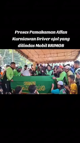 Proses pemakaman Affan Kurniawan, Driver ojol korban demo 28 Agustus 2025 Waktu setempat, Affan  dilindas mobil Barracuda BRIMOB. #viral #fyp #DPR #BRIMOB #OJOL