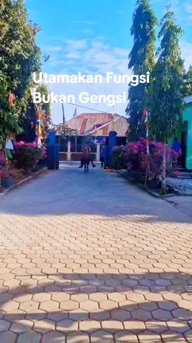 Utamakan fungsi bukan Gengsi mengalami kelangkaan BBM di wilayah Rote Ndao, seorang siswa SMAN 1 Rote Barat Laut menunggang kuda ke sekolah