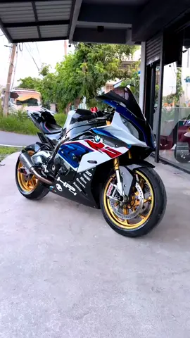 BMW S1000RR จด2016 ทำลายเป็นปี2018  ของแต่งแน่น   ราคา 459,000 บาท สนใจติดต่อ ☎️ โทร 0632503927 แป๊ะ หรือสแกน QR ด้านล่างได้เลยครับ #เซลล์แป๊ะพันล้าน #BillionaireStore #บิ๊กไบค์และรถยนต์มือสอง #maxsingburibigbikeshop #bmws1000rr 