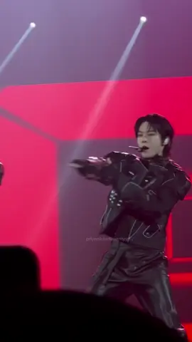 POV: Doyoung be like, “there she is… my girl.”👀🥰🤍#doyoung #pov #kimdoyoung #doyoungnct #fyp 