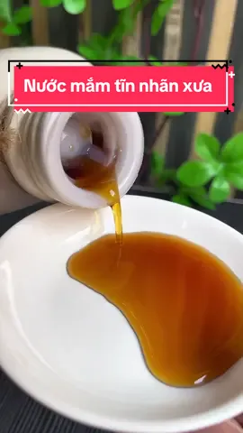Trung thu này anh chị đang phân vân không biết mua quà gì tặng cho bạn bè người thân hay tặng sếp thì hãy thử tặng Nước mắm tĩn nhãn xưa 41 độ đạm  của hãng nước mắm tĩn Làng Chài Xưa, vừa độc đáo vừa tinh tế khác biệt so với tặng bánh trung thu như mọi năm.#nuocmam #nuocmamtruyenthong #nuocmamtin #nuocmamlangchaixua #nuocmamtinlangchaixua 