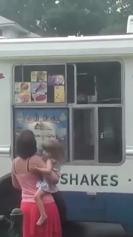 Icecream truck at night in #vargina #icecream #icecreamtruck #fyp #bananapranks 