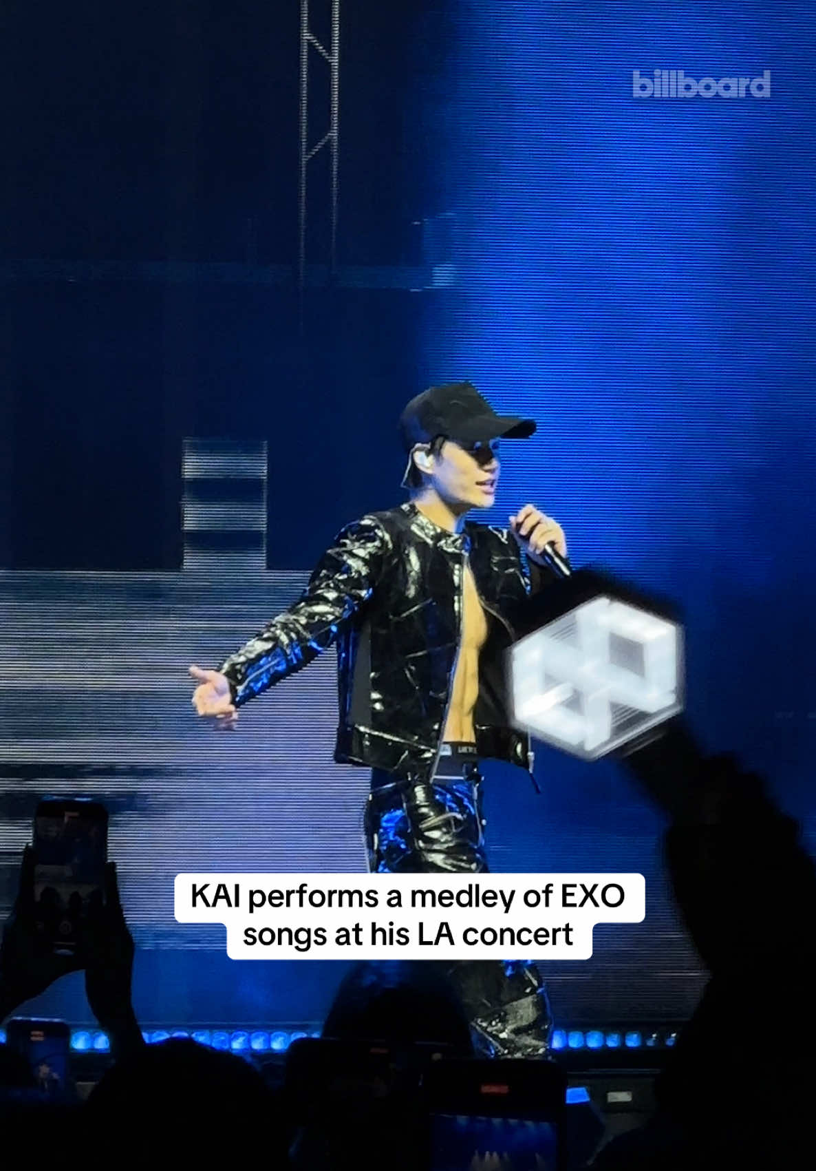 EXO’s KAI performs a medley of “Growl,” “Tempo,” “The Eve” and “Love Shot” at his concert in LA #exo #kai #kaion #kpop #loveshot