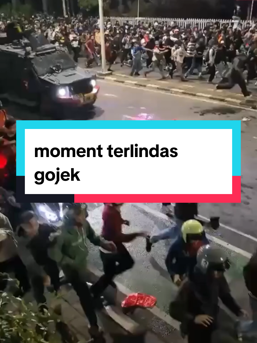 Moment driver ojol ditabrak Barak Kuda  #brimob  #gojek  #demo  #fy #CapCut 