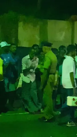 හොදම යාලුවා පොලිසියේ උනාම!🙃🥲😂 කව්ද මේ සියව දැක්කේ සිනිගම රෑ පෙරහැර දවසේ 😌😂  #viral #trending #onemillionaudition #සීනිගම_දෙවොල්_පෙරහැර🙏🌸 #හික්කඩුවේ_අපි 