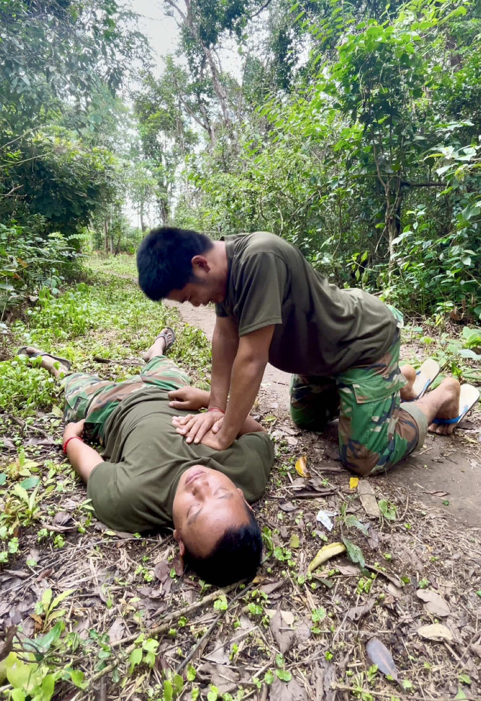 សូម​ជូន​រឿង​ “ក្លិន​មាត់​ពិឃាដ​“​ ​សម្តែង​ដោយ​ក្រុម​តារា​រៀប​លិច​😂 @សុង យូប៊ីន @CHEN MINI🦅🖤 