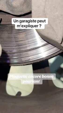Problème sur disque de frein côté intérieur complètement usé côté extérieur état nickel. Un garagiste peut-il m’expliquer ?##garage##mecanique##auto##reparation##boiserie