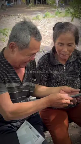 Bà sẽ mãi ở bên tui nhé 🥰