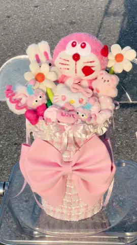 #doraemon 🎀 Chong chóng tre nè Nobita🫣#hoagaubong #quatangbangai #hellokitty #hoasap 