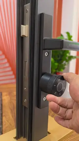 You only need to change the lock centre, and it will change to a smart lock in seconds, which is simple and fast.#Lock #doorlock #smartlock 