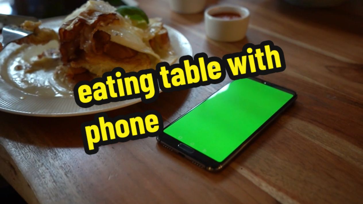 eating table with phone #greenscreenchallenge #greenscreenvideo #greenscreen #greenscreeneffect #foryou #fyp #pfy 