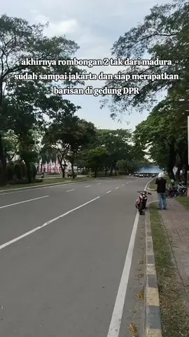 2tak bersatu menuju dpr#demo #dprri #viral #🇮🇩 
