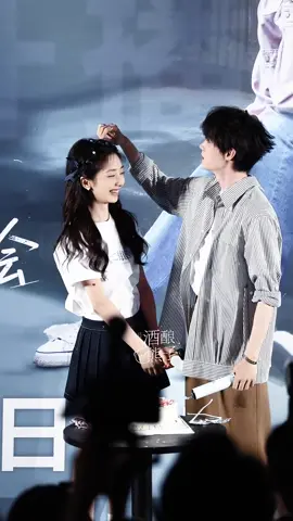 Vương Ảnh Lộ và Chu Dực Nhiên đi tuyên truyền phim《Mười Hai Lá Thư》#vuonganhlo #chuducnhien #wangyinglu #muoihailathu #twelveletters 