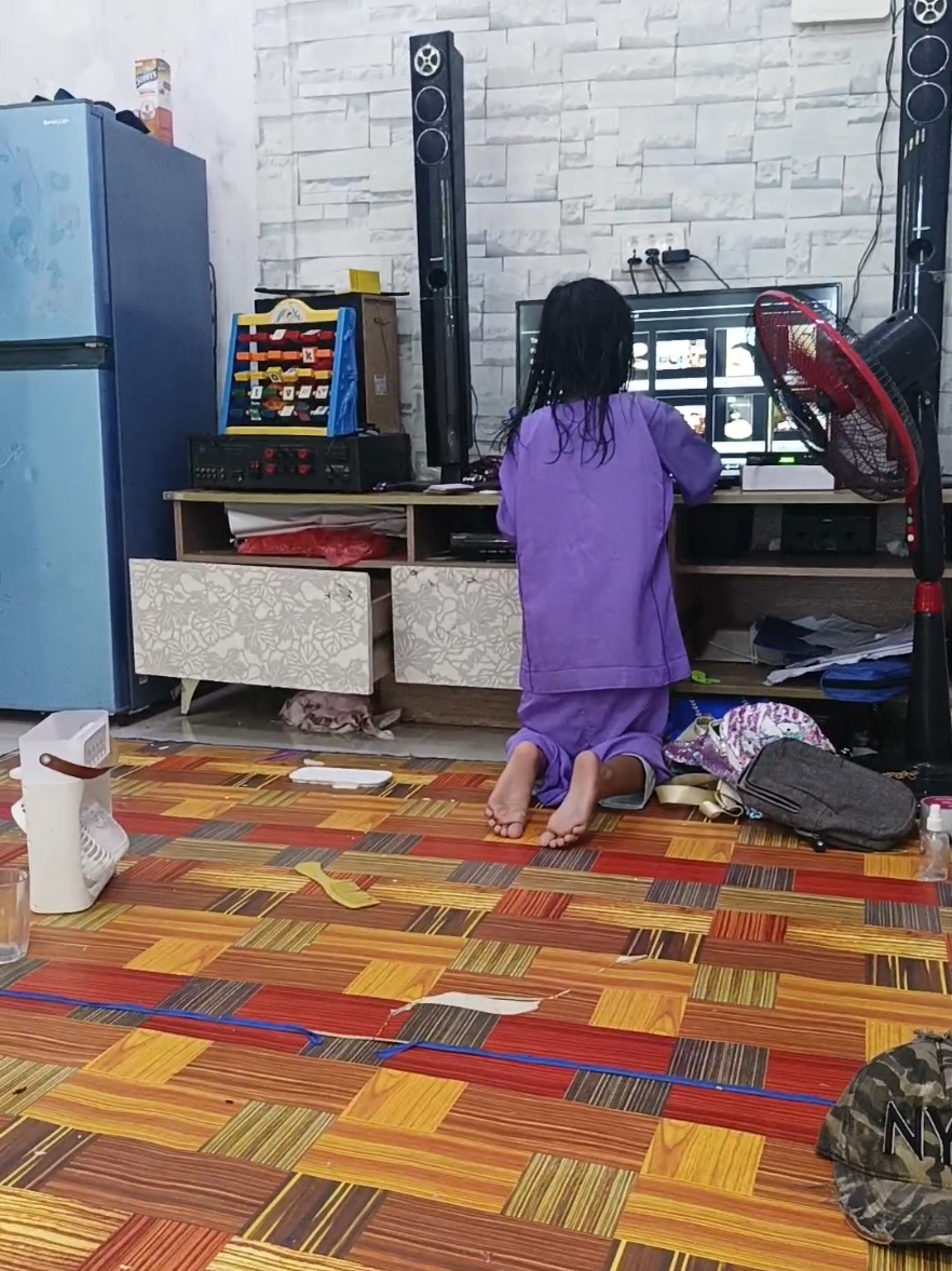 harus banyak2 sabar,suara harus kuat2 karna konten kreator kalau mau sekolah lelet,abgnya asal di suruh dikit pasti marah