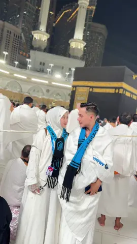 Percyalah suatu saat jika kalian di panggil ke baitullah,ketika kalian masuk dan melihat ka’bah pertama kali nya merinding dan kluar tersendiri nya air mata nya 🤲🏻