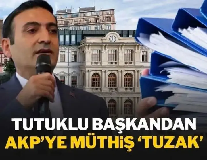 Beyoğlu Belediye Başkanı İnan Güney'den AKP’ye müthiş 'tuzak' CHP'li Beyoğlu Belediye Başkanı İnan Güney gözaltına alınmadan önce AKP dönemine ait inceleme raporları hazırlatmıştı ve bunu hep odasında tutuyordu. Polisler gelince mecburen bu belgeye de el koydu. Dün savcılık açıkladı, belgedeki iddialarla ilgili soruşturma açıldı. Beyoğlu’nun CHP’li Belediye Başkanı İnan Güney, cezaevinde tutuklu bulunduğu süreçte dikkat çekici bir hamleyle gündeme geldi. OPERASYONA HAZIRLIK YAPTI Güney, kendisinin gözaltına alınacağını öngörerek, önceki AKP'li belediye yönetimlerine dair usulsüzlük iddialarını içeren raporları hazırlattı. Ancak bu raporları savcılığa göndermek yerine, stratejik bir kararla makam odasında tuttu. Güney’in planı, gözaltına alınması durumunda polis aramasında bu dosyaların resmi kayıtlara geçmesini sağlamaktı. Nitekim öyle de oldu. POLİS KAYITLARA GEÇİRDİ Polis, Güney’in odasında yaptığı aramada bu yolsuzluk dosyalarını ele geçirdi ve tutanaklara işledi. Bu hamle, dosyaların savcılık kayıtlarına girmesini garantiledi. Geçmişte, İstanbul Büyükşehir Belediyesi’nin AKP dönemine ilişkin hazırladığı yolsuzluk dosyaları, dönemin İçişleri Bakanlığı tarafından “müfettiş incelemesi” gerekçesiyle engellenmiş ve iddialar sonuçsuz kalmıştı. Güney’in bu taktiği, benzer bir engellemeyi aşmak için 'zekice' bir adım olarak değerlendiriliyor. Dün sabah saatlerinden itibaren CHP’liler, bu yolsuzluk dosyalarını kamuoyuyla paylaşmaya başladı. CHP Genel Başkanı Özgür Özel, konuyu bizzat gündeme taşıyarak dosyaların içeriğine dikkat çekti. Öğleden sonra savcılıktan gelen açıklama, dosyalarla ilgili bağımsız bir soruşturma başlatıldığını duyurdu. 'YOLSUZLUK BELGELERİNİ HEDİYE PAKETİ GİBİ POLİSE TESLİM ETTİ' Dün akşam Beyoğlu’nda düzenlenen mitingde konuşan Özgür Özel, İnan Güney’in bu stratejik hamlesini överek, 