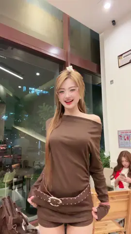Để mọi người đợi gần tiếng =))) 👗@Linh Hương Trần @𝓚𝓲𝓶 𝓐𝓷𝓱 🇻🇳 #kanhdau #xuhuong 