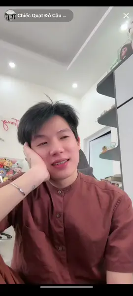 Ủa rồi nhìn nhau như thế hả , nói gì đi chứ.