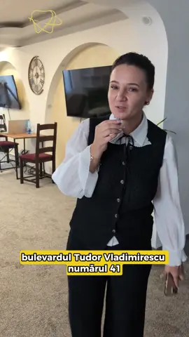 🎓 Denta Suport Academy – sala unde ideile prind viață! 📍 În Râmnicu Vâlcea, pe Bulevardul Tudor Vladimirescu nr. 41, am creat un spațiu intim și modern, cu o capacitate de 15–20 de persoane, ideal pentru cursuri, traininguri și workshopuri dedicate medicilor, asistenților și managerilor de clinici. 🖥️ Dotări pentru prezentări interactive, 🛏️ camere de 4 stele, 🌿 spații de relaxare, 🌊 piscine, foișoare și grătar – toate la dispoziția ta pentru o experiență completă. ✨ Aici, înveți, te conectezi și îți dezvolți strategia profesională într-un mediu diferit – cald, relaxant și plin de inspirație. 📢 Te așteptăm la Denta Suport Academy – locul unde educația se îmbină cu relaxarea. #DentaSuport #DentaSuportAcademy #SalaConferinte #CursuriStomatologie #DezvoltareProfesionala #PacientiFericiti #RâmnicuVâlcea #RelaxareCuZambet