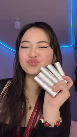 perfect lips achieved with this lippie✨#mattelipstick #maange #maangemakeup