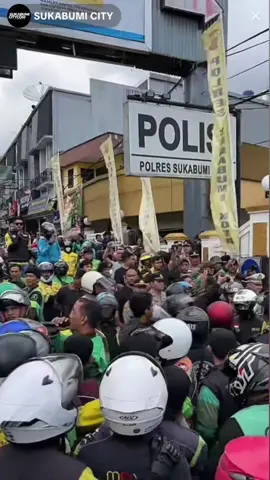 Geser ke Kota Sukabumi Kali ini aksi Demo Teman-teman OJOL Ke Polresta Kota Sukabumi. Mereka Akan gelar aksi lebih besar jika tuntutannya tidak di penuhi?! #novir007 