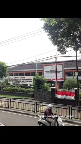 sekolah yang tinggi biar gajadi polisi!!!#acab #1312 