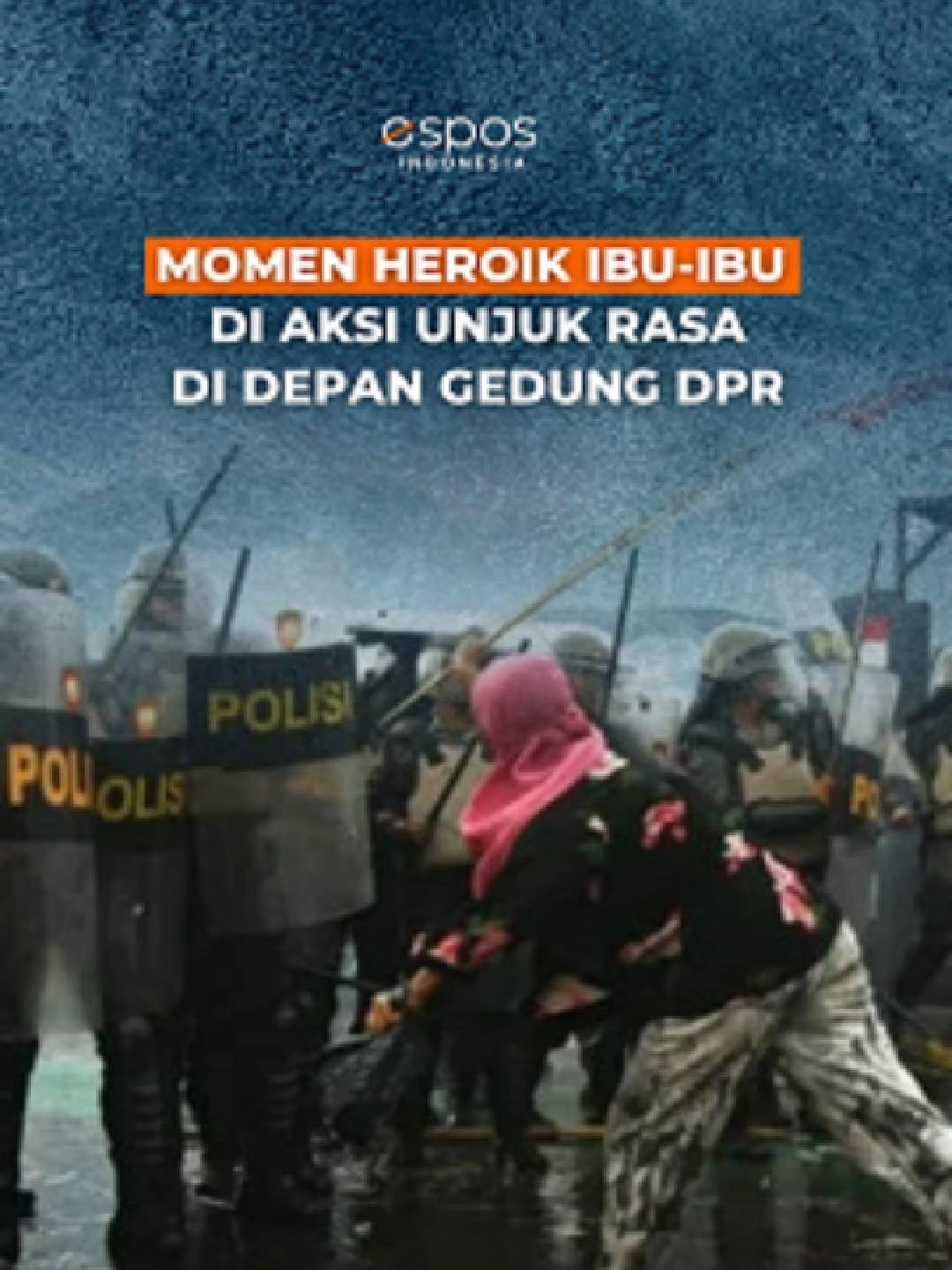 Sosok ibu berjilbab pink mencuri perhatian publik setelah berani berhadapan langsung dengan barisan aparat dalam aksi unjuk rasa buruh, mahasiswa, dan warga sipil menolak kenaikan tunjangan DPR berlangsung di depan Gedung DPR RI, Senayan, Jakarta, Kamis (28/8/2025).  Ibu tersebut membawa tongkat yang dililit bendera merah putih, mengibaskannya ke arah polisi berseragam tameng sambil berteriak menyuarakan tuntutan. Keberanian ibu berjilbab pink ini mendapat banjir dukungan dari sesama pengunjuk rasa dan warganet. Banyak yang menyebut aksinya sebagai momen heroik dan simbol perlawanan rakyat. #ibuibu #demo #unjukrasa #gedungdpr #fyp #viral