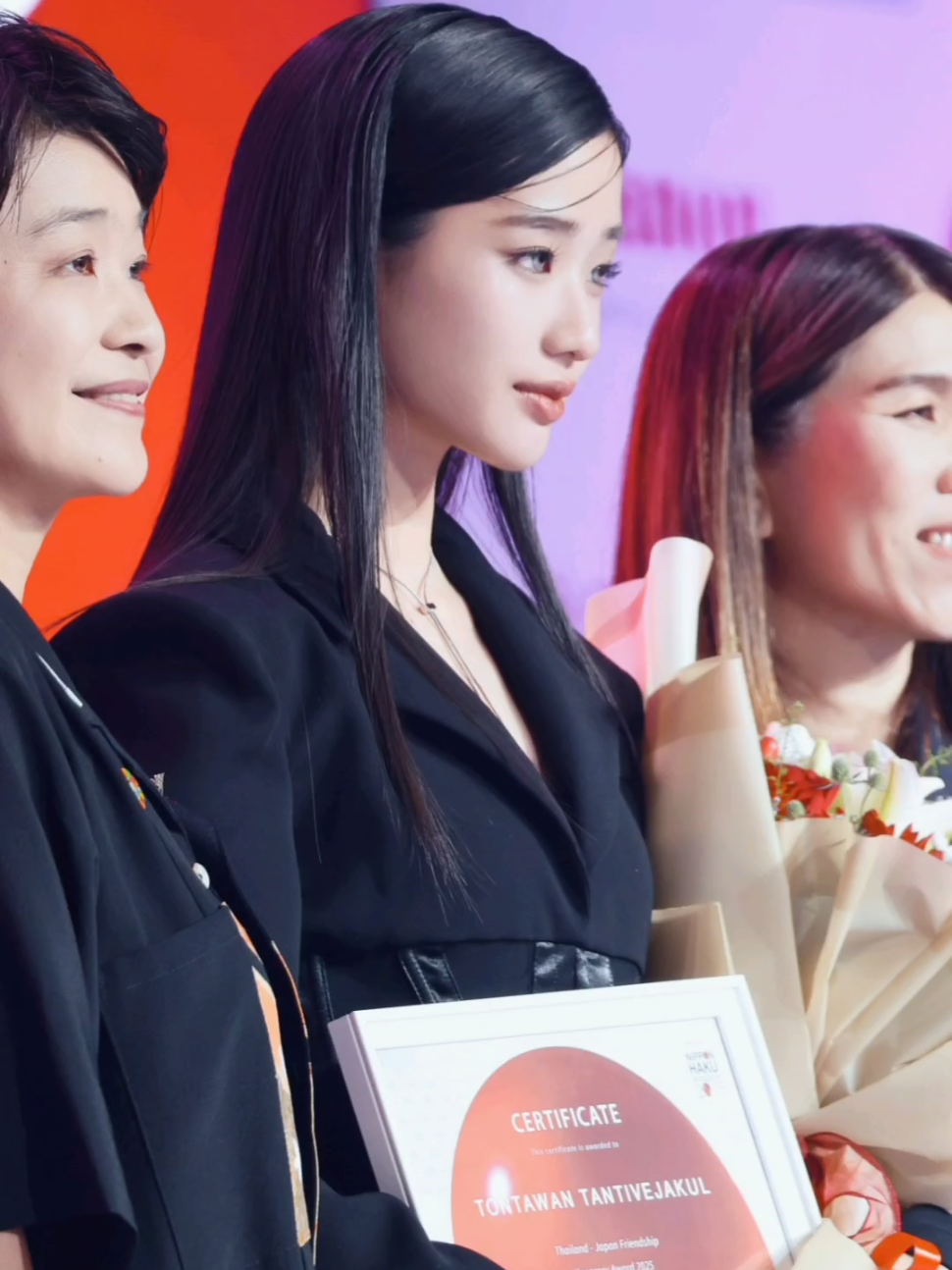 Tu at nippon haku event today and she receives honorary award from Embassy of Japan, congrats🫶🏻 #tontawan #nipponhakubangkok2025 #gmmtv 