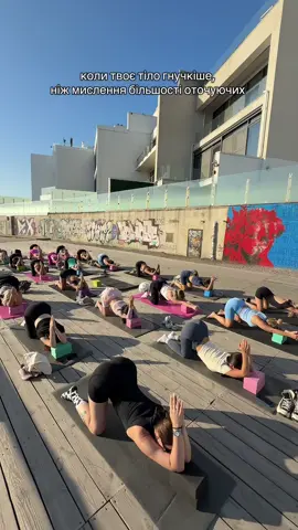 Ранкова розтяжка на морі ❤️📍Одеса, Аркадія #stretching #yogaflow #фітнесукраїна #trending #foryou 