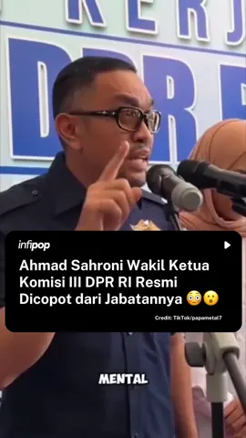 Bukan dipecat, Ahmad Sahroni resmi digeser dari jabatannya sebagai Wakil Ketua Komisi III DPR RI menjadi anggota biasa Komisi I. Keputusan ini tercantum dalam surat Fraksi Partai NasDem yang ditandatangani oleh Ketua Fraksi Victor Laiskodat dan Sahroni sendiri sebagai Sekretaris Fraksi NasDem.  Sebagai penggantinya, Fraksi NasDem menunjuk Rusdi Masse sebagai penggantinya di komisi III, sementara Sahroni dipindahkan ke komisi I. Sekjen Partai NasDem, Hermawi Taslim, membenarkan rotasi ini. Ia menegaskan, mutasi tersebut merupakan langkah penyegaran internal partai dan bukan pencopotan, meski publik mengaitkannya dengan kontroversi pernyataan Sahroni. #fyp #breakingnews #ahmadsahroni #DPRRI #trending 