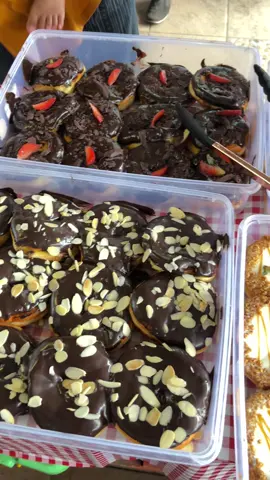 Bingung bgt nentuin pilih yg mana🥹🤤 kalo kalian paling suka donat apanih??