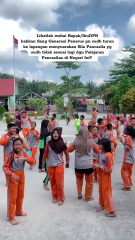 Kurikulum mengarahkan pendidik utk mmberikan pelajaran sesuai dgn contoh yg nyata dlm kehidupan sehari-hari trutama dlm penerapan Sila Pancasila. Namun, dilemanya hrs Contoh yg bagaimana yg hrs disampaikan kpda psrta didik sdgkn mrka mengethui apa yg trjdi pada khdpan nyata negeri ini. 🥺#pancasila #dpr #saveindonesia🇮🇩 